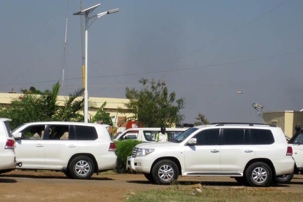 Omar Bashir's motorcade leaves Juba Airport